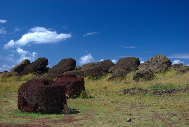 Image of top-knots at ruined temple