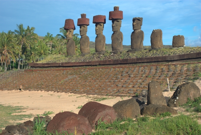 Moai and the beach