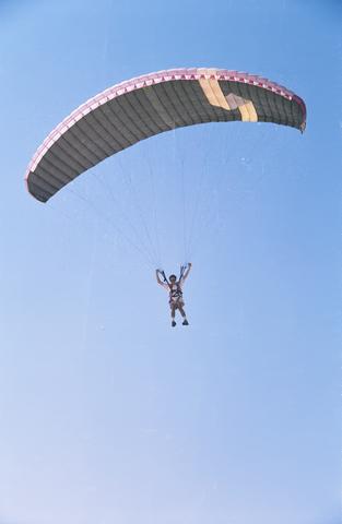 02parasailing