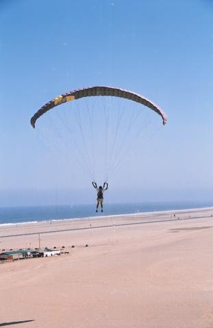 04parasailing