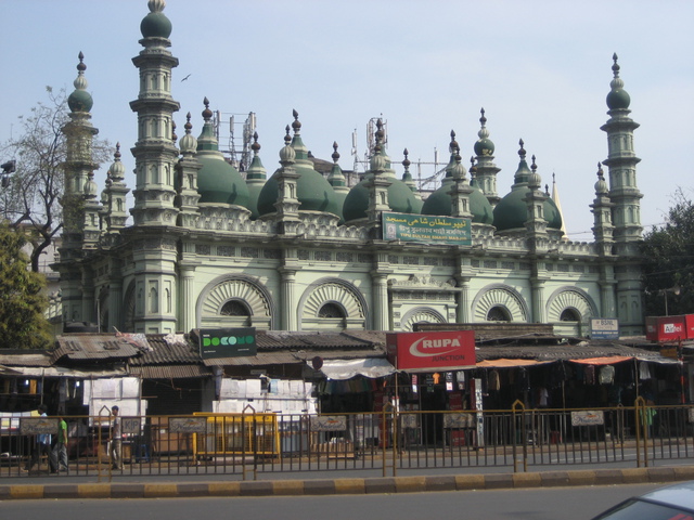 Image of Mosque and shantys