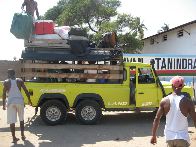 Image of six-wheeled taxi-brousse